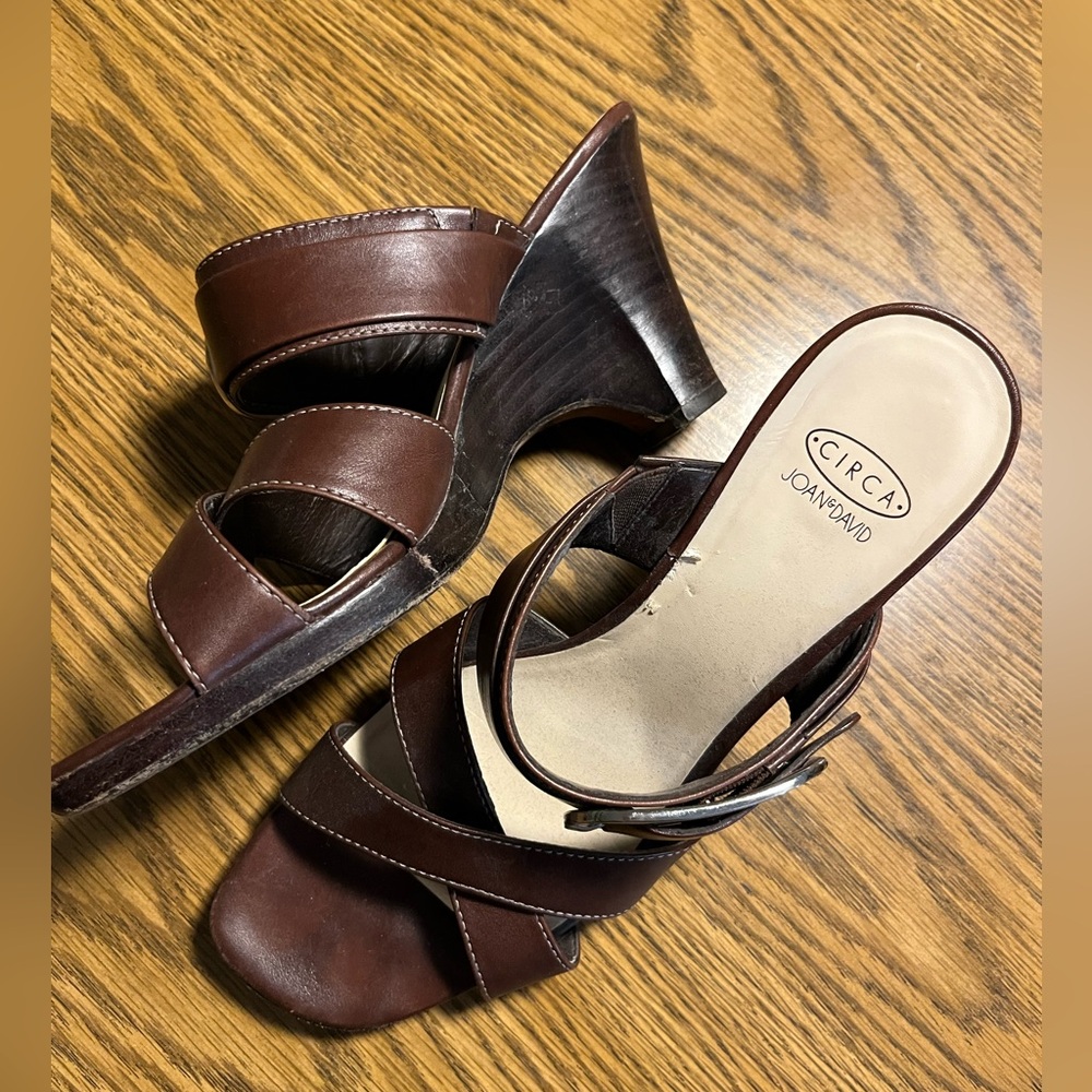 Joan & David Size 8.5 Brown Leather Women's Sandals - Picture 4 of 6